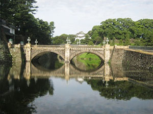 東京に設置（皇居二重橋）